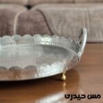 سینی مس سفید قلع شده گرد دسته و پایه دار دست ساز طرح ترمه ( تمام دست ساز) - Image 2